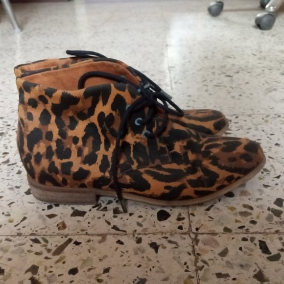 Forever 21 Shoes - Leopard Print Flat Ankle Boots in Canvas - EU37